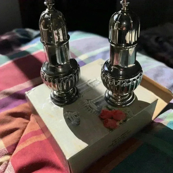 NWOT salt shakers - Picture 6 of 9